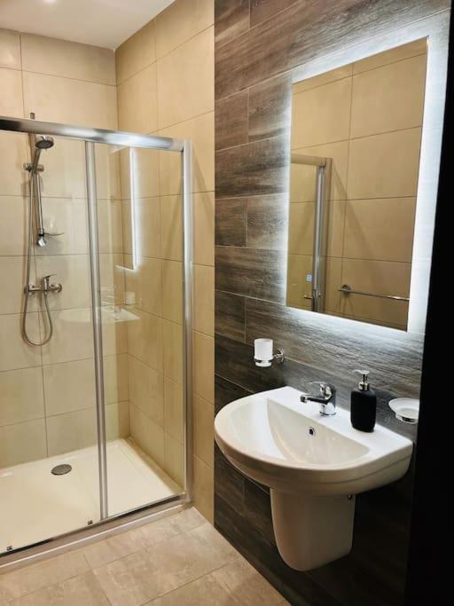 Sliema, Apt7, Stylish 2 Bedroom Apartment With Parking Esterno foto